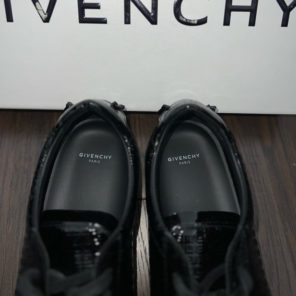 Givenchy Mens Embossed Sneakers - Picture 3 of 4
